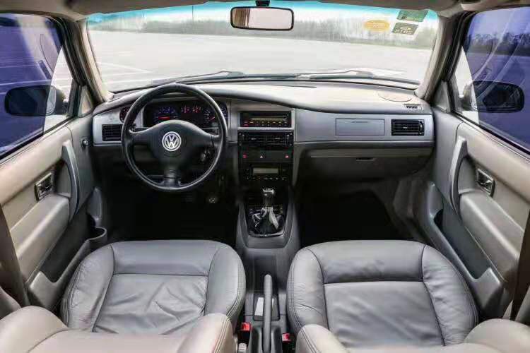 2000左右的桑塔纳练手车,新手适合买桑塔纳新车练手吗