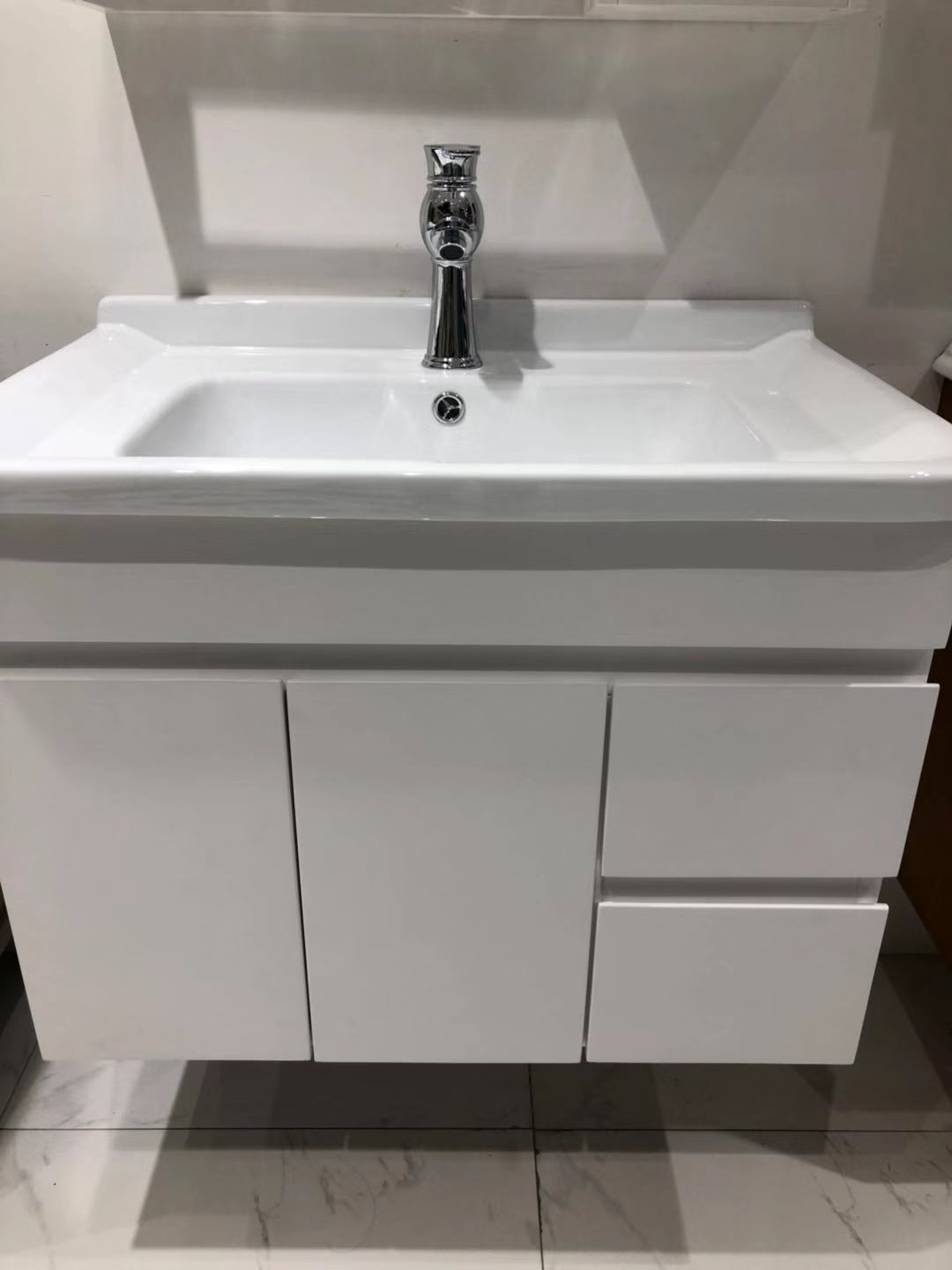 怎么选卫生间花洒马桶和浴柜,卫生间的马桶和淋浴柜怎么选