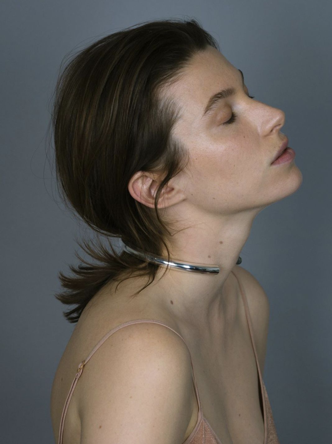 我太太太难了！项链戴在脖子上还做错了？