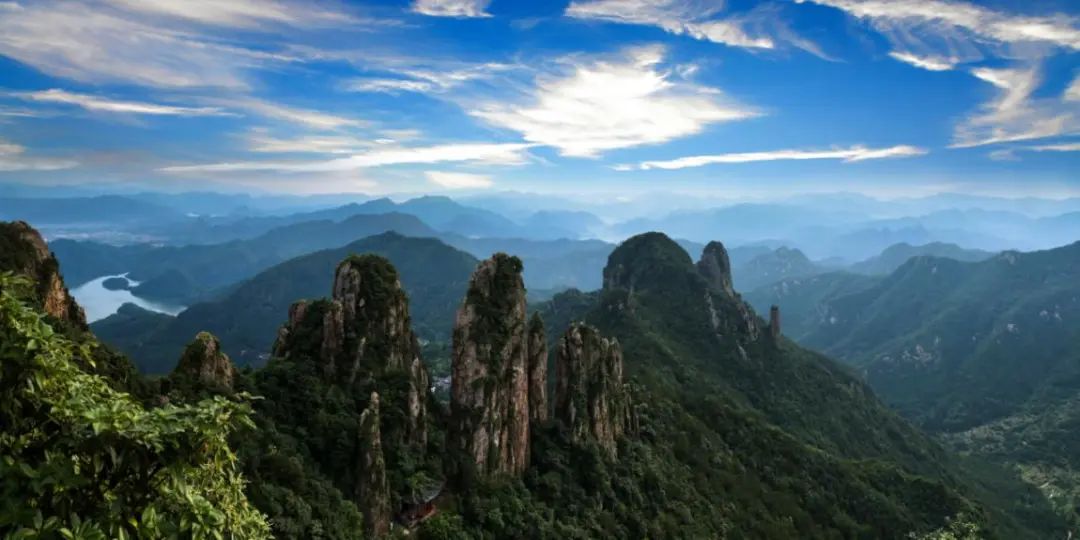 金华这座1.5亿高龄的山峰，浓翠蔽日，风清月朗，还有试胆石等你去挑战
