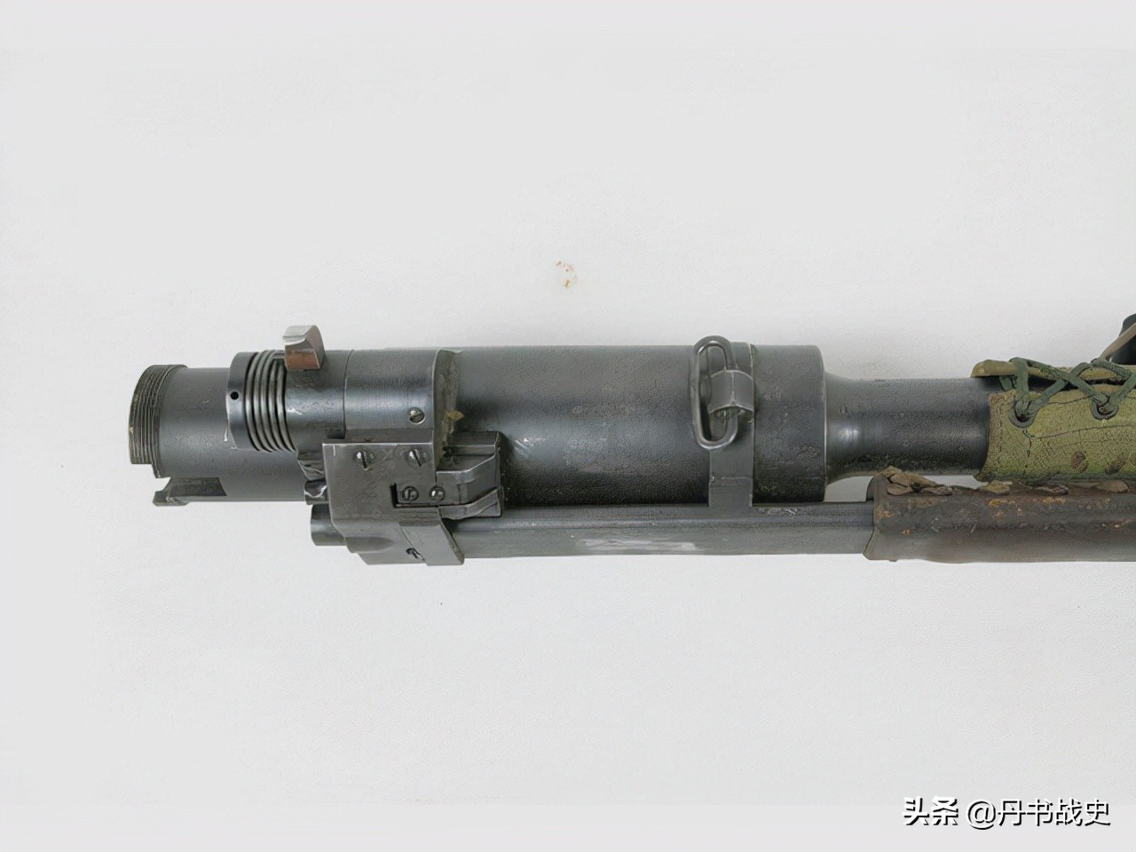 二战瑞典m37式冲锋枪,m2卡尔古斯塔夫反坦克榴弹发射器