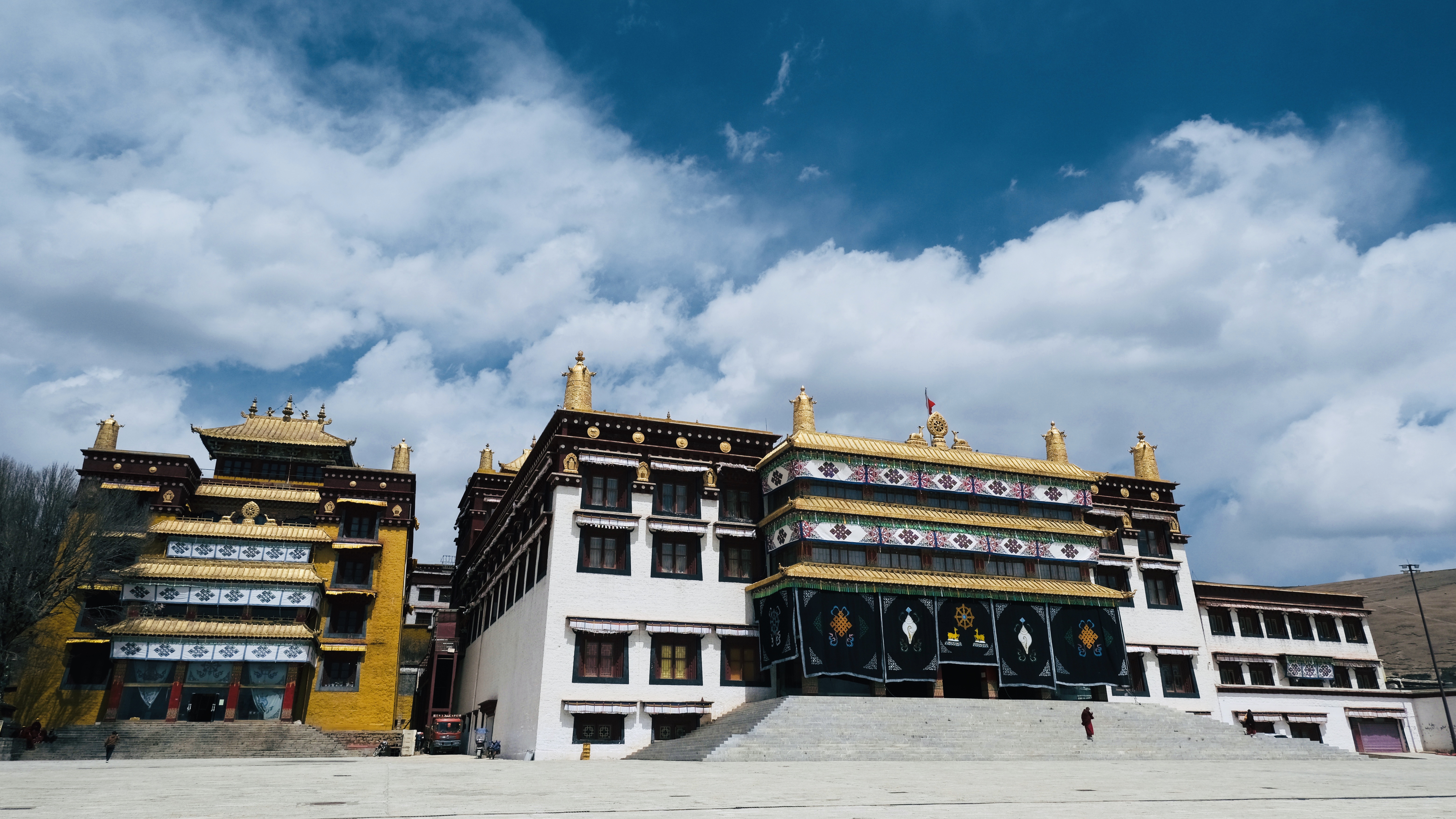 丁真的故乡理塘,丁真的故乡完整版