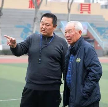 河南校园足球专家团培训班,足球专家指导校园足球