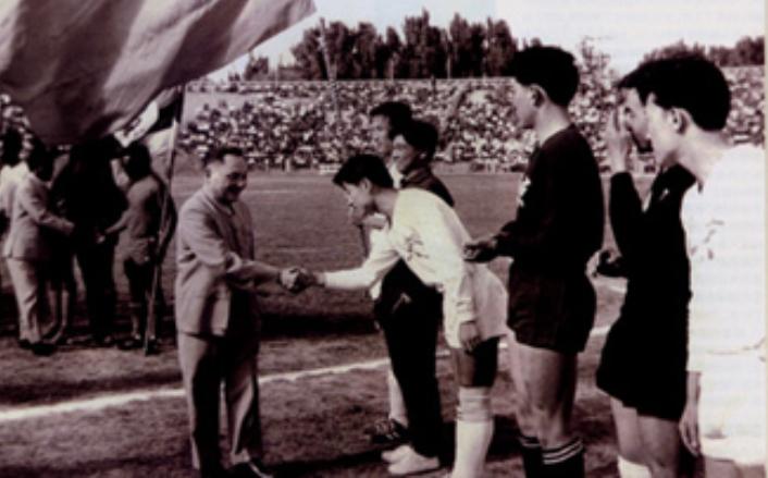 伟人足球情结:毛*东泽**踢门将,陈毅踢中锋,贺龙打造亚洲足球劲旅