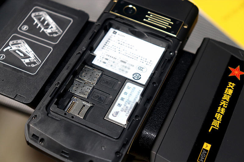 砸碎老诺记的碑，我辈岂是蓬蒿人！AGMM5攀登版三防老人机体验