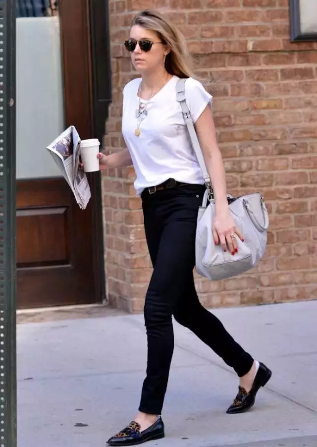 不同的脚型适合什么样的凉鞋,女人脚宽夏季怎样选适合的鞋子