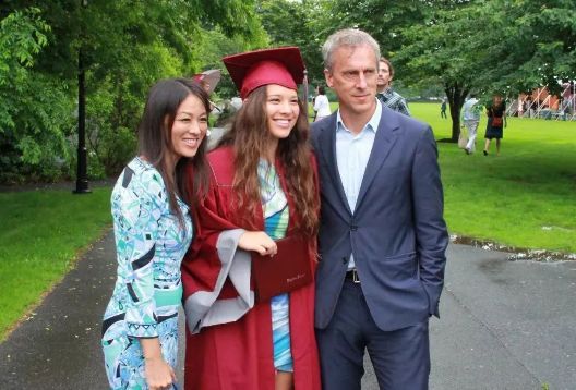 花钱让孩子出国留学值得吗,花巨资送孩子出国留学值得吗