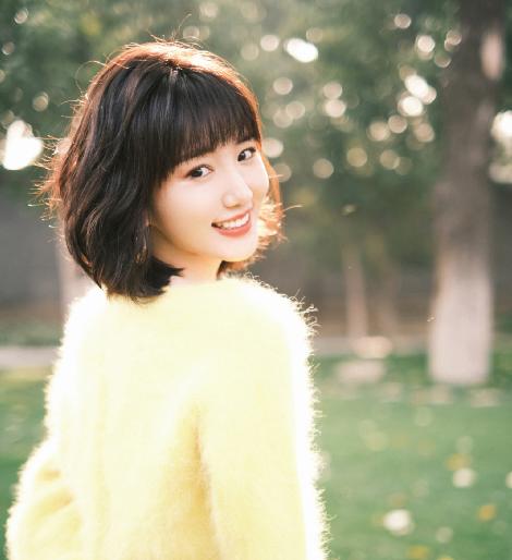 外套搭配什么毛衣好看,黑色国风外套搭配杨幂穿搭