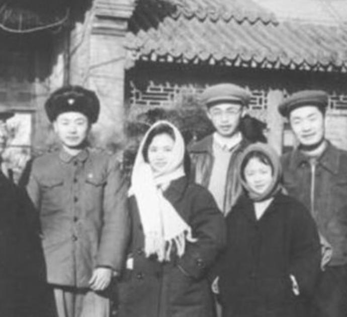 陈毅元帅幼子陈小鲁，和粟裕女儿成婚，晚年两人环游世界