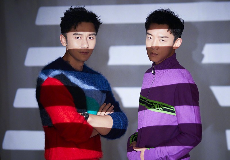 郑恺晒新跑男团合影照片,跑男团集体为郑恺庆生