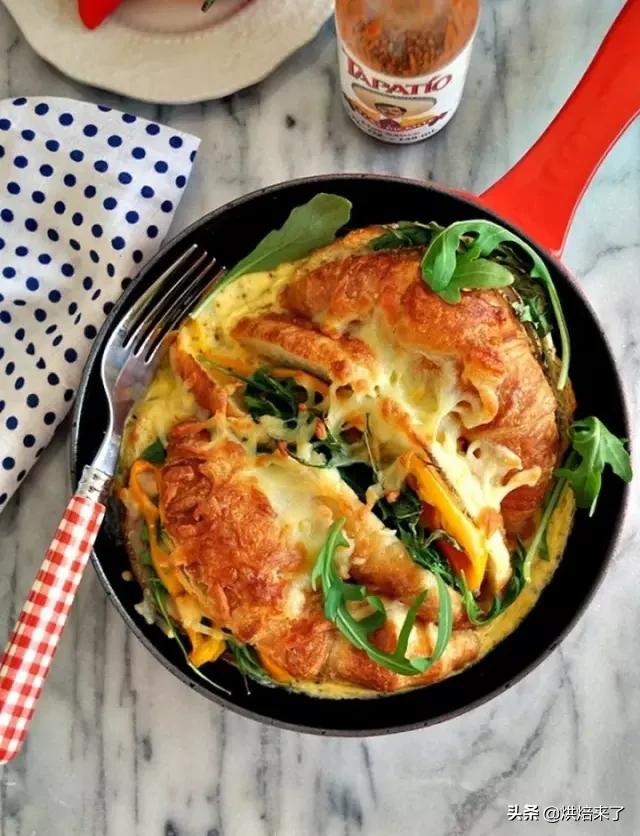 怎么吃都不重样的牛角包，一口咬下去，外酥内软，软绵不失嚼劲