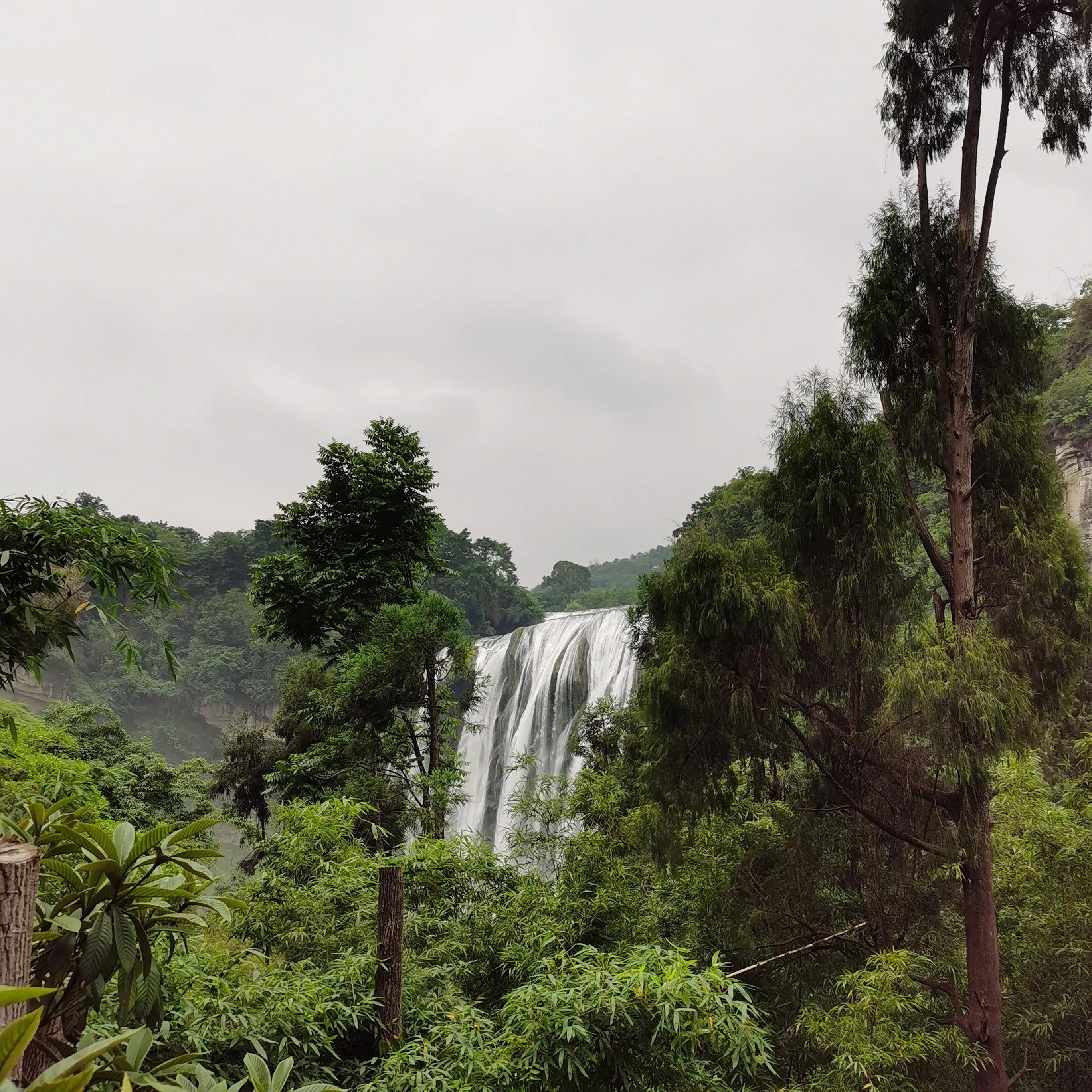 向南方和向北方,登上山顶看美景贵州黄果树瀑布