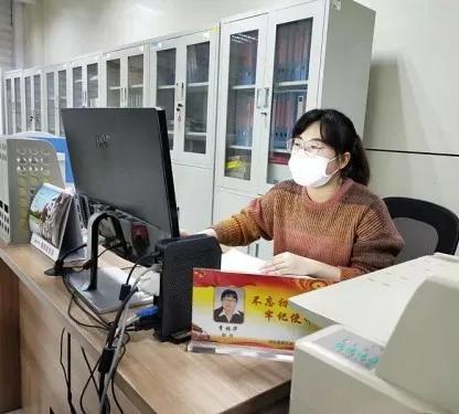 抗疫的基层人员晕倒,村干部病倒抗疫一线