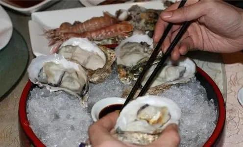 生吃海鲜视频完整版,黄颜色海鲜切片生吃