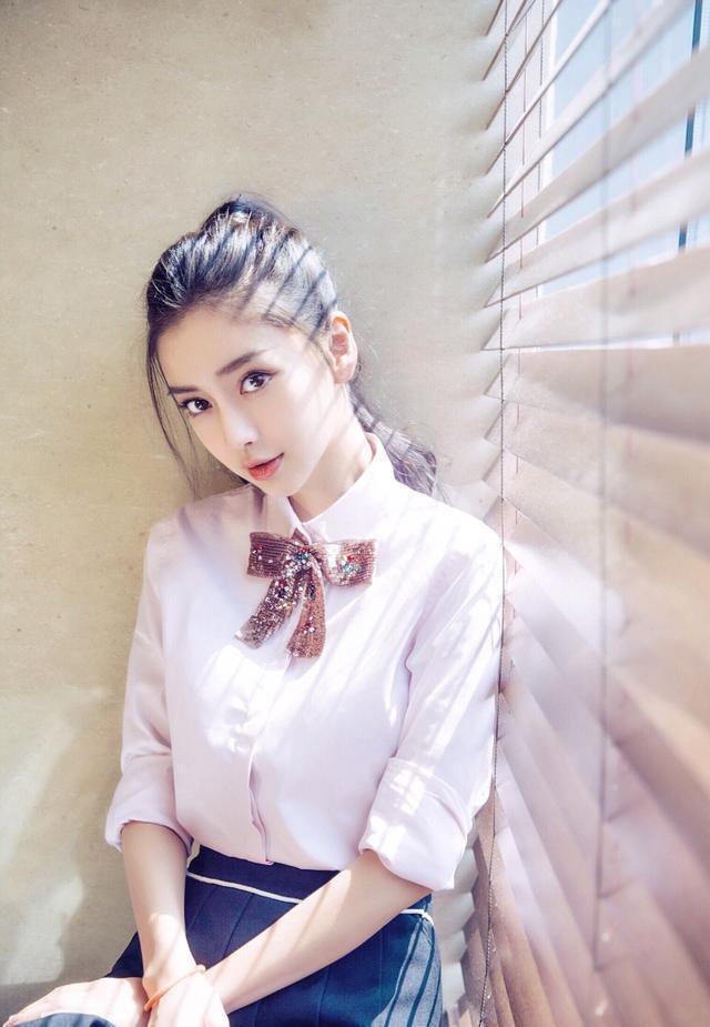 杨颖最新穿搭照,杨颖最新一期的造型