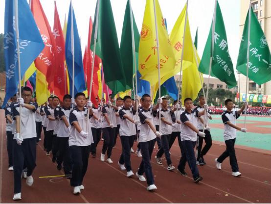 披着五彩盛装，唱响我的祖国，天府师大一中运动会，燃了