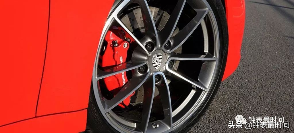 流行白陶瓷手表吗,陶瓷手表和钢表哪个好