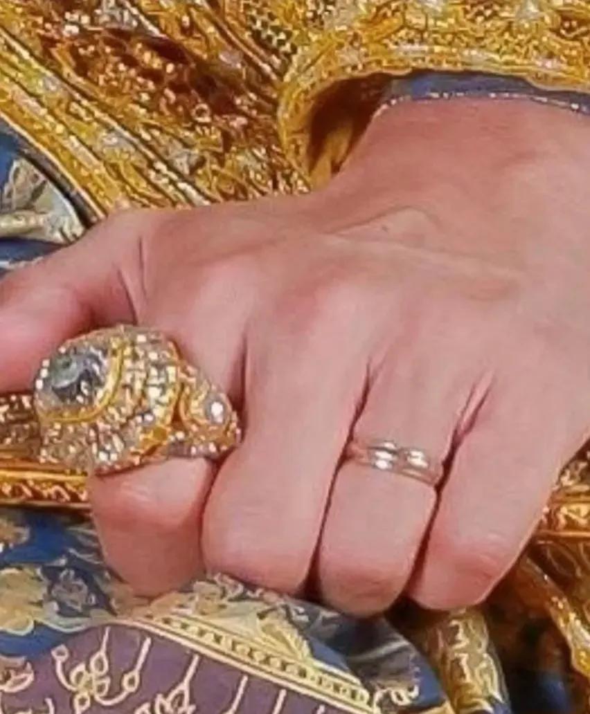 苏提达王后泰王玛哈,泰王玛哈送珠宝