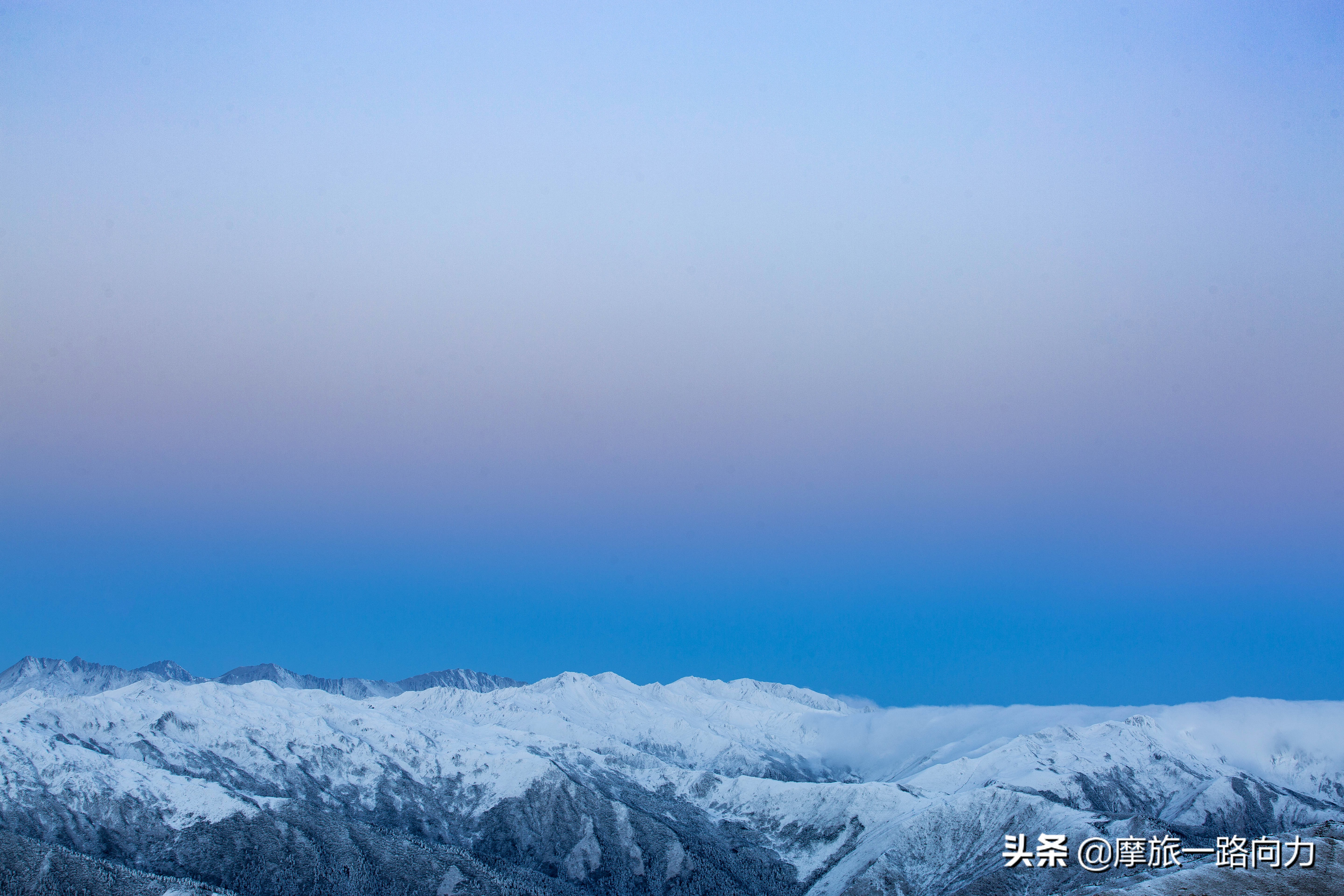 骑着本田NC750X摩旅网红地《达瓦更扎》