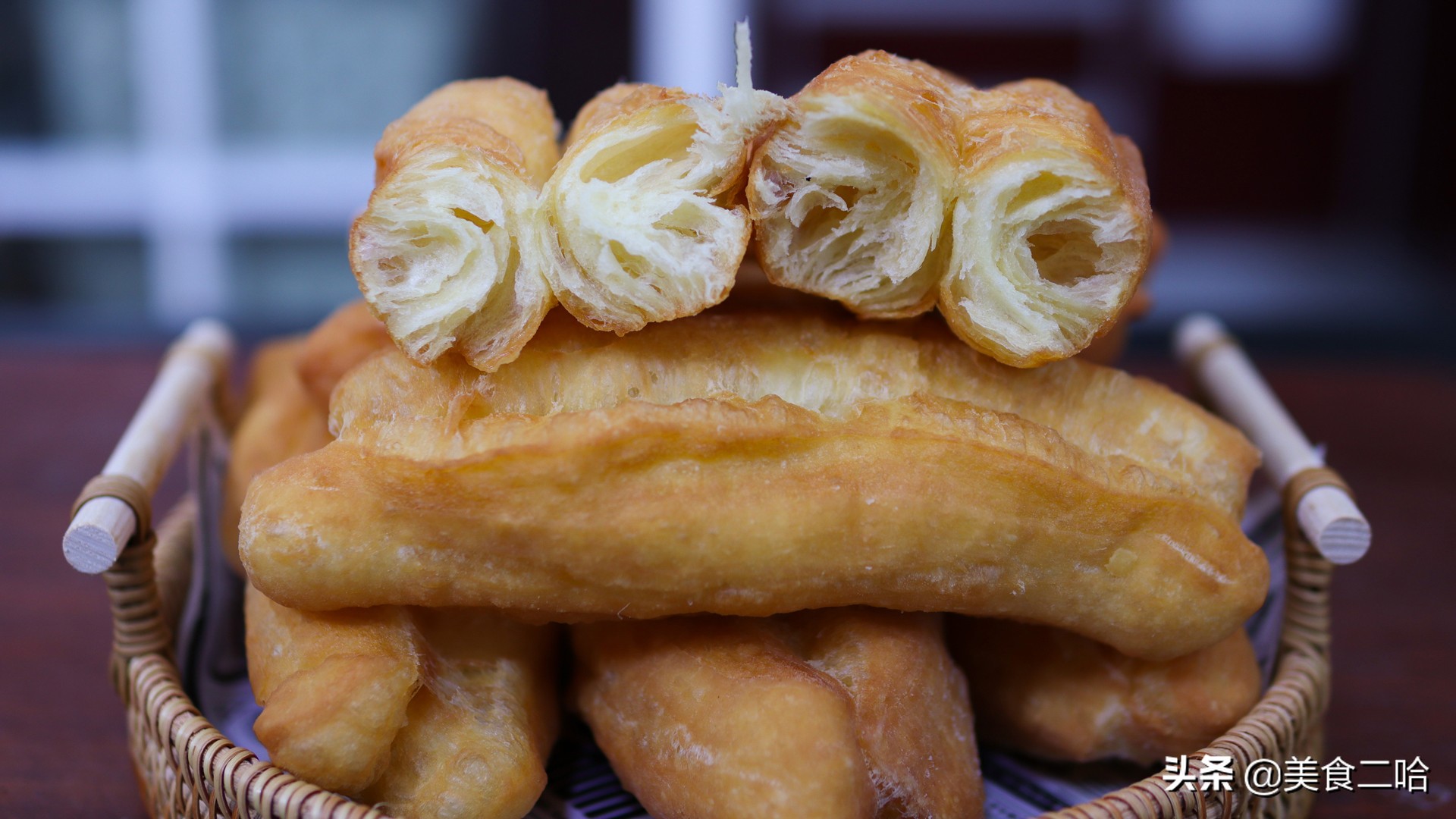 炸油条一斤面放多少脆皮油条粉,用脆皮油条膨松剂炸油条的方法