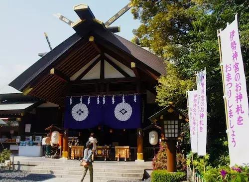 日本过年去寺庙祈福,日本新年神社