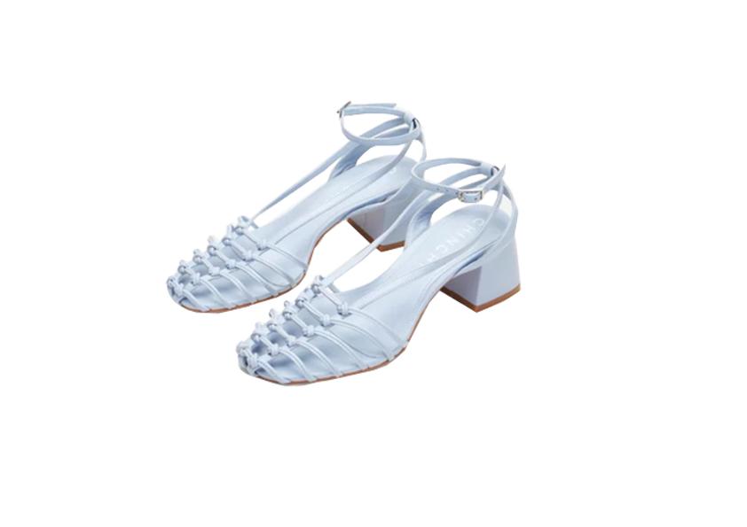 今年最火的4款凉鞋清爽又时髦,一双土到极致的凉鞋就是潮