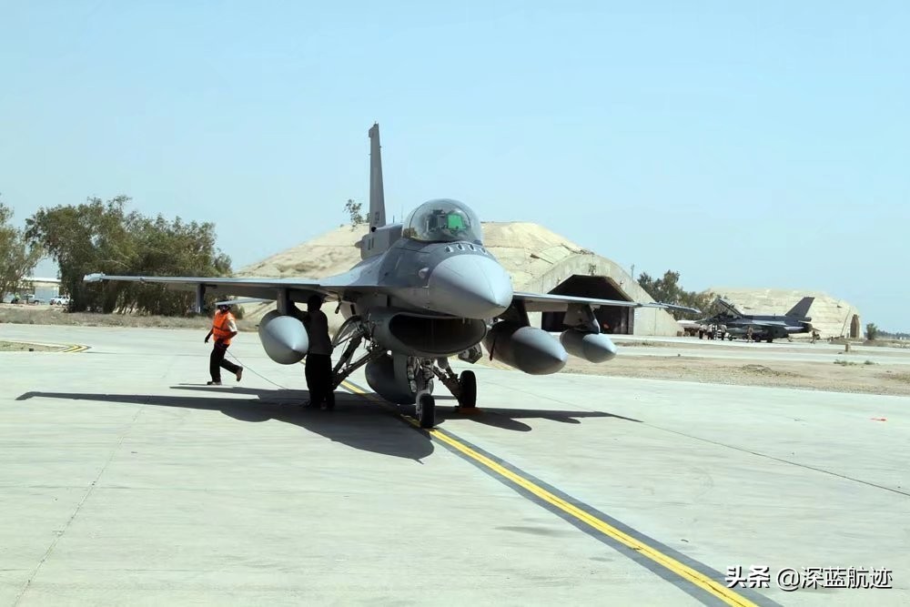 伊拉克要买“枭龙”？看看当年被坑的F16，方知谁才是性价比之王