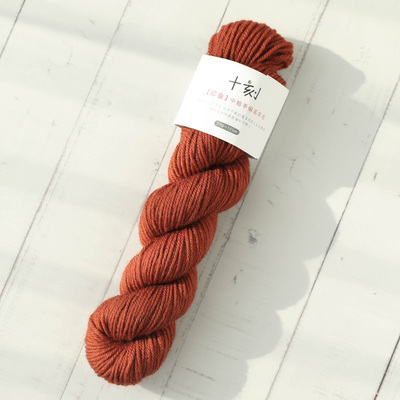 鱼骨针菱形毛衣图案,蓝色毛衣有花边的