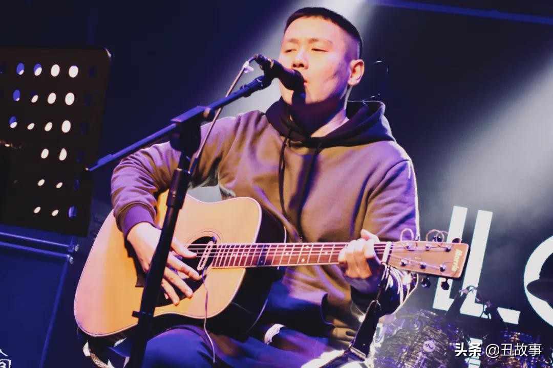 青春期我与父亲水火不容，砸烂他心爱的老吉他，这件事影响我一生