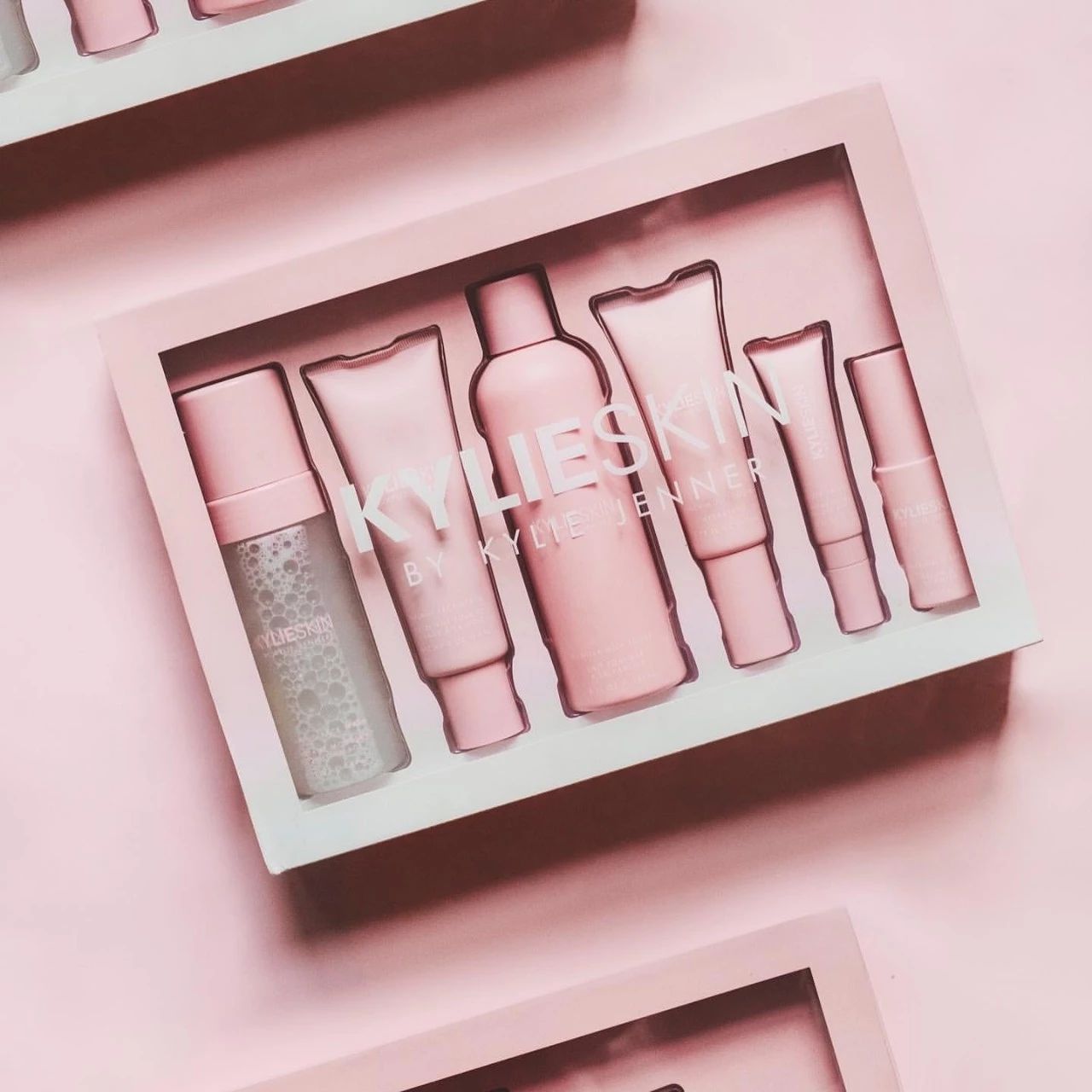 Kylie把公司卖了6个亿？DIORandRIMOWA小箱子终于可以背上身！「每周时报」