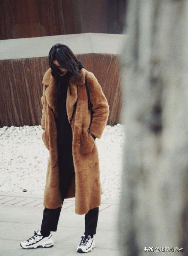 杨幂穿打底袜好看吗,杨幂穿长筒袜的穿搭