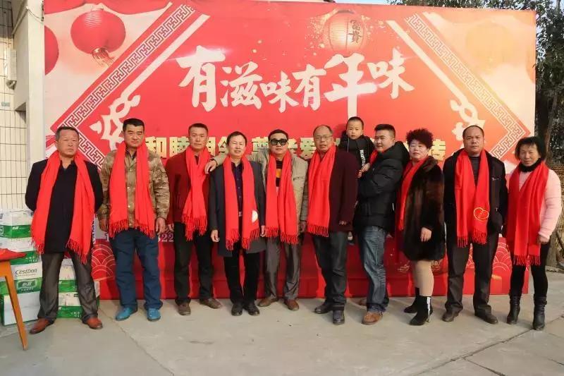 我筹备了村里有史以来第一场春节团拜会，连记者都吸引来了
