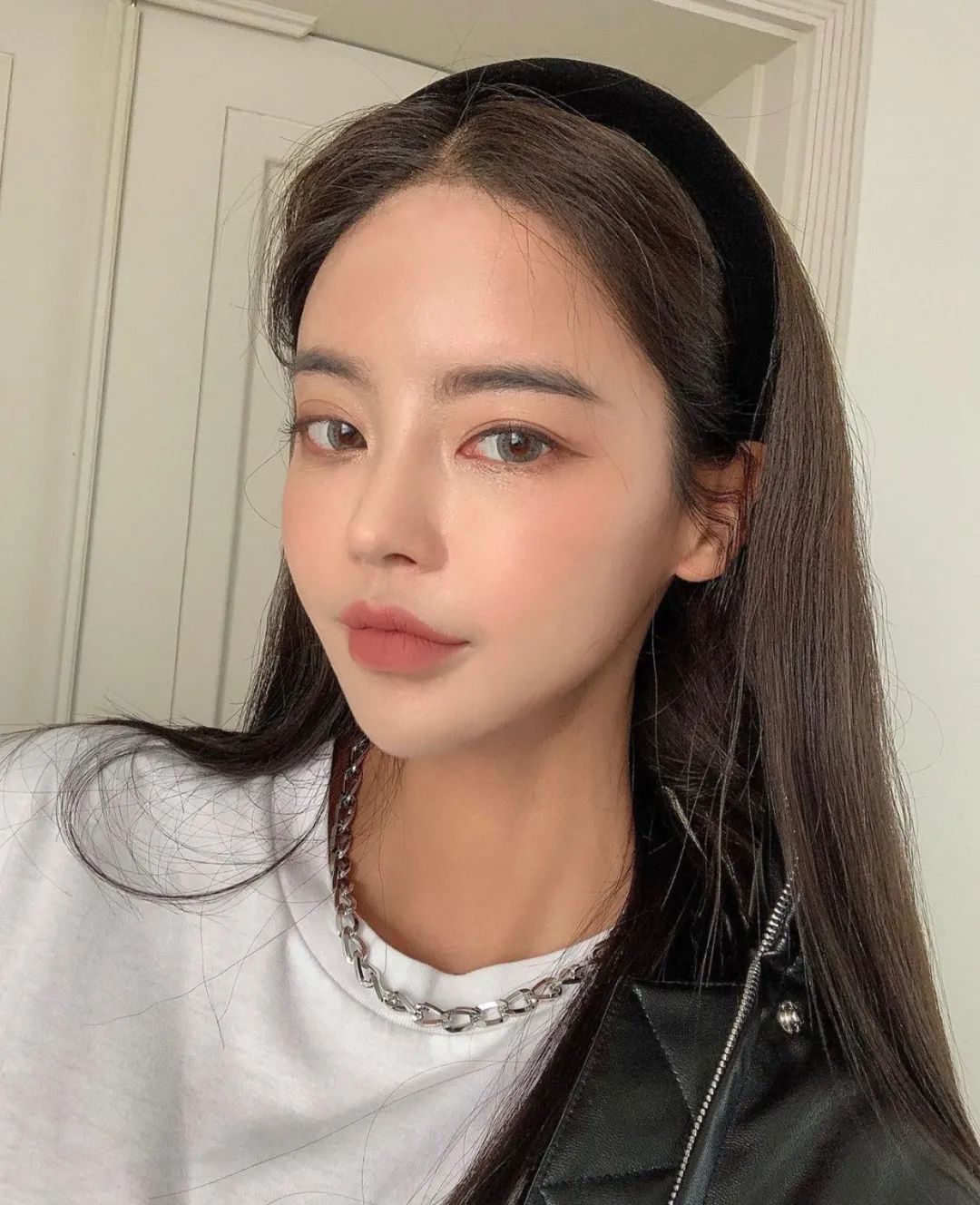 韩国女孩很会化妆,韩国东大门头饰