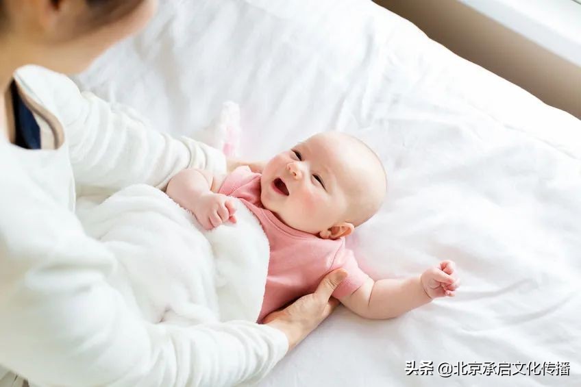 孕期补水是不是不会长斑,孕期也要保持美丽