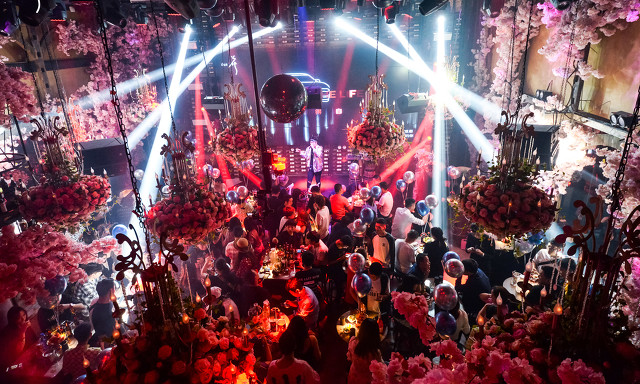 女朋友要去夜场上班该不该分手,女人在夜场上班应如何对待老公