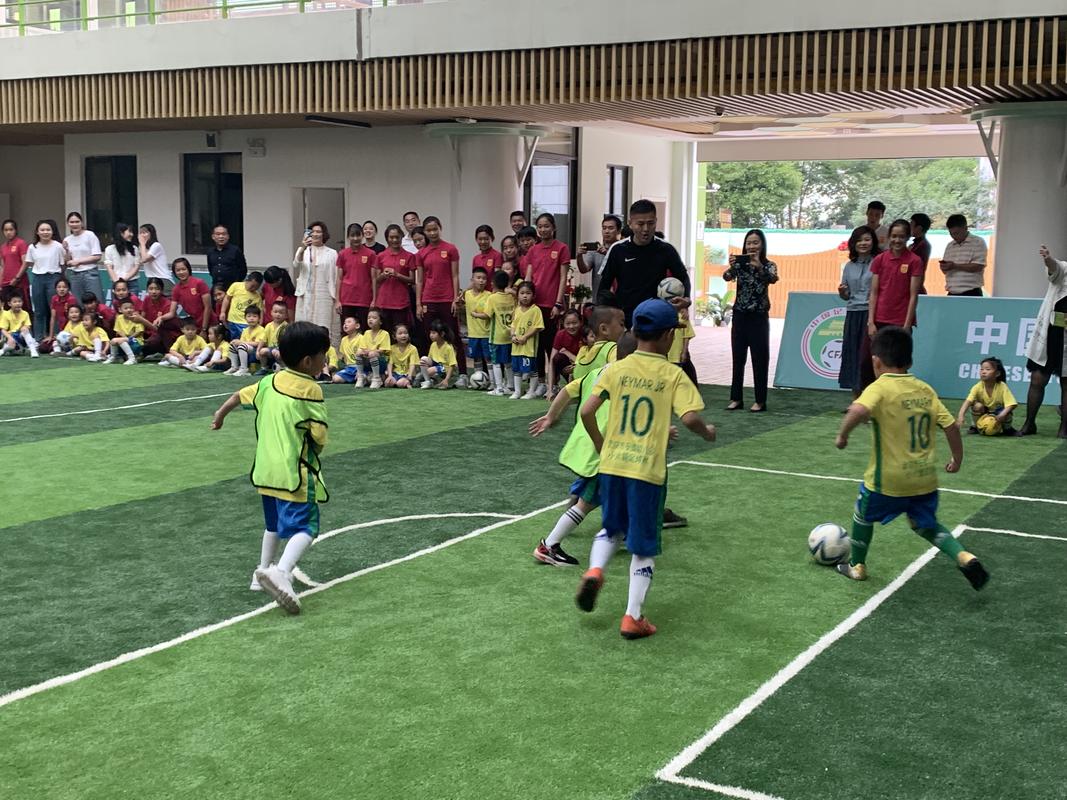 世界足球名人堂孙雯,孙雯世界足球小姐得奖