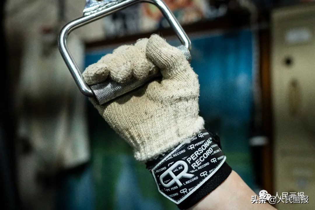 年纪最大超80岁？组图看北京二七机车厂里的“健身大爷们”