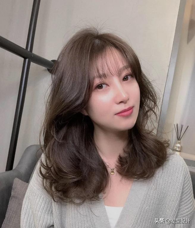 发型女2020流行发型中长发,中长发披发发型理发店