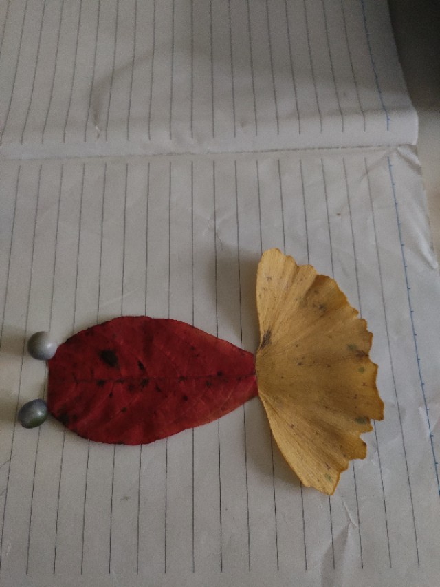 银杏叶手工花贴画幼儿园简单,银杏叶可以做什么手工小学生做的