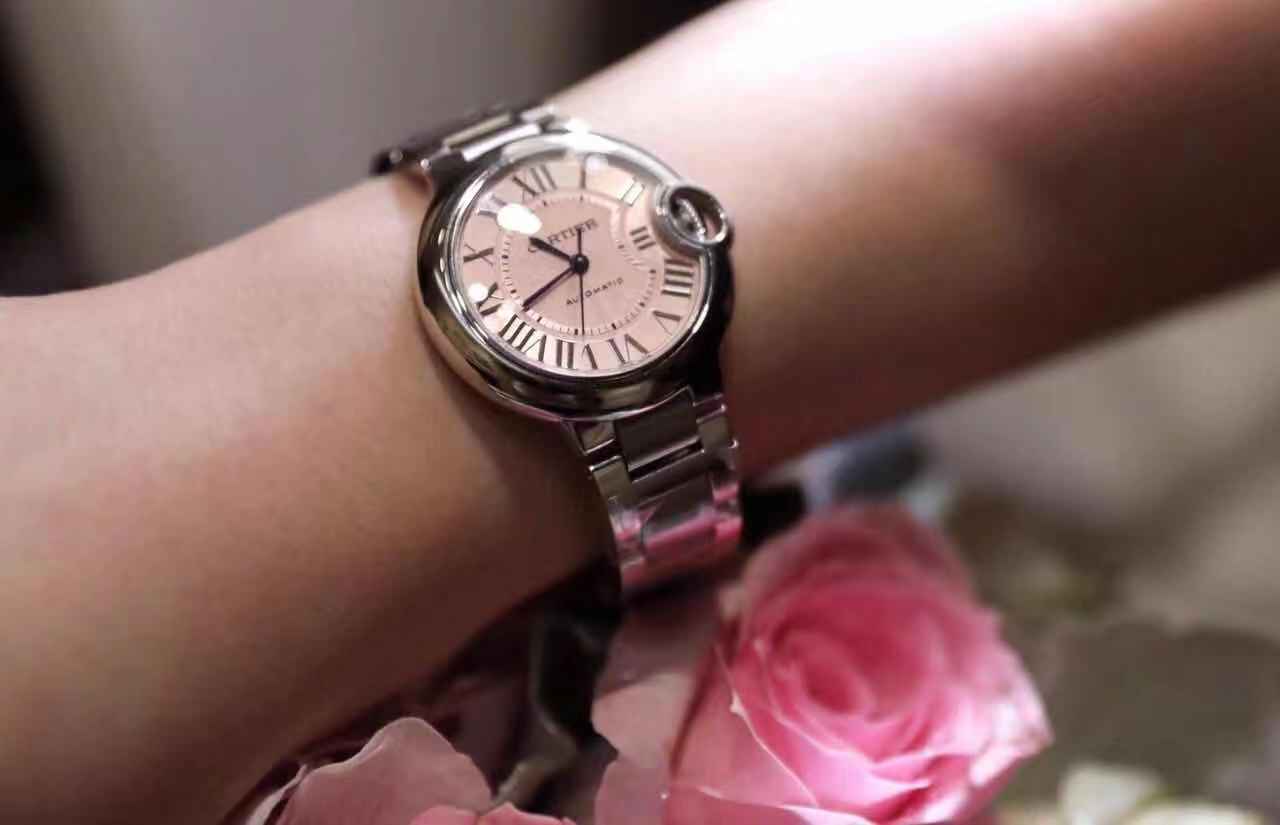 人生不需要刻意讨好，女神最爱——卡地亚蓝气球