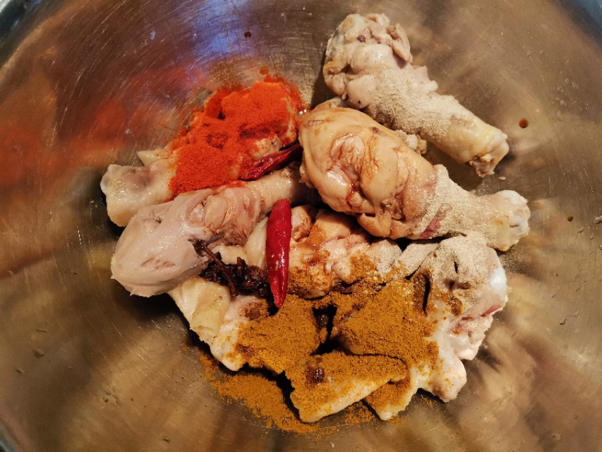 炸鸡腿怎么弄才能外焦里嫩,炸鸡腿如何避免里面没熟