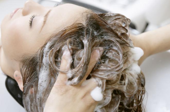 头皮长了个疙瘩破了怎么办,头皮为啥老长粉刺之类的疙瘩