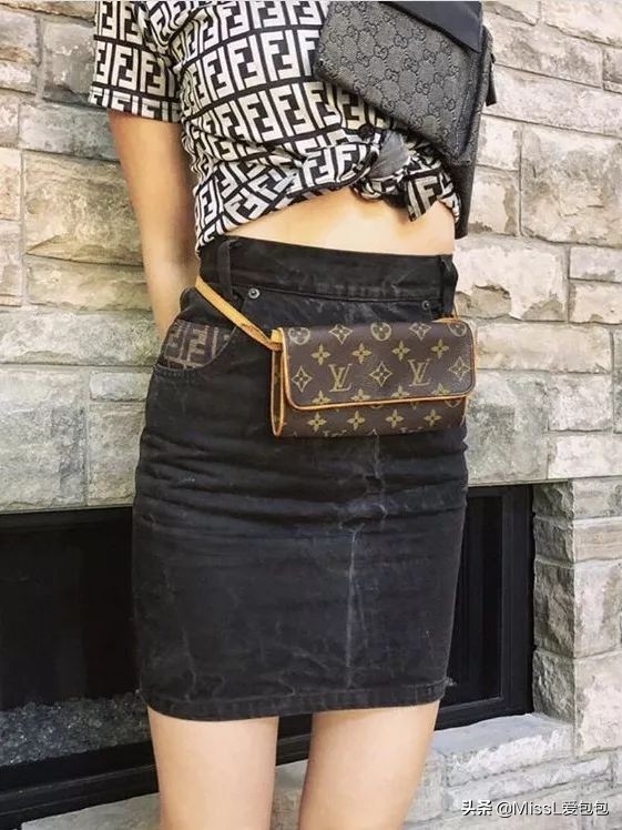 有哪些手袋既经典又时髦呢,时髦氛围感的必备单品迷你手袋