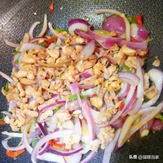 洋葱炒鸡肉放了陈醋,洋葱炒鸡肉的做法窍门是什么