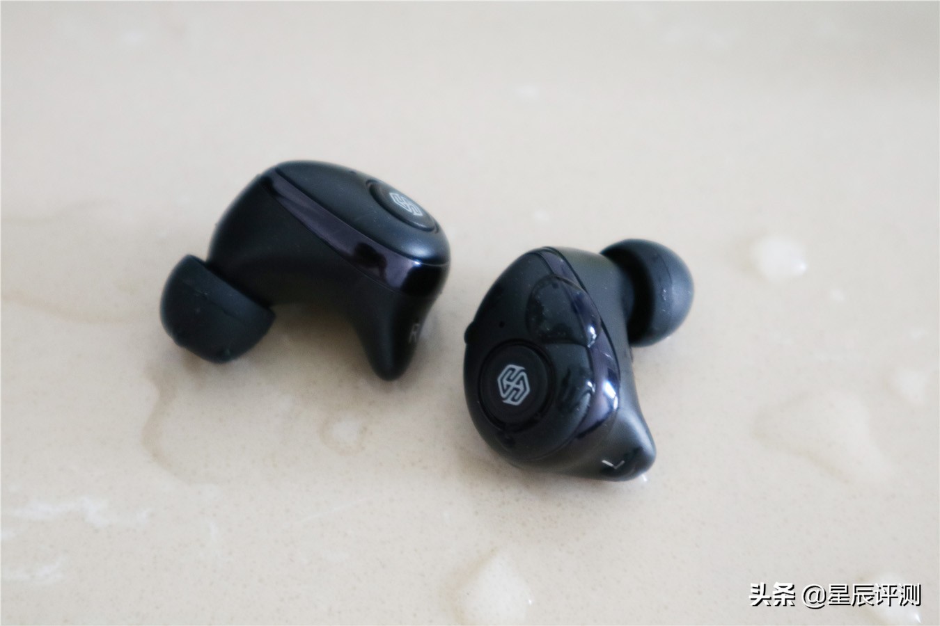 较低延迟，IPX5级防水，耐尔金NILLKINGOTWS蓝牙耳机体验