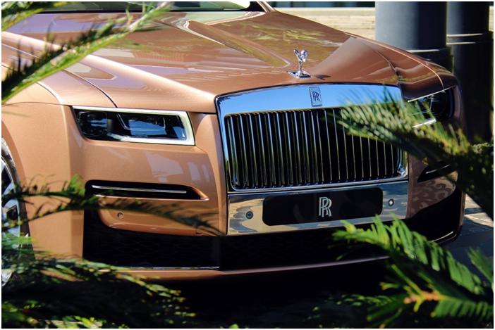 试驾劳斯莱斯古思特新款,新款劳斯莱斯古思特沉浸式体验