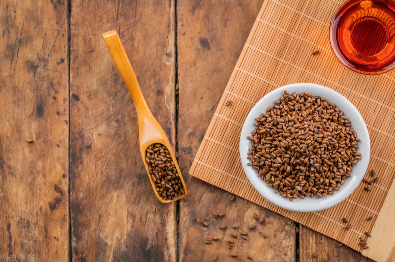 肝不好眼睛干眼睛疼怎样保护,肝脏导致眼睛干涩应该吃什么药