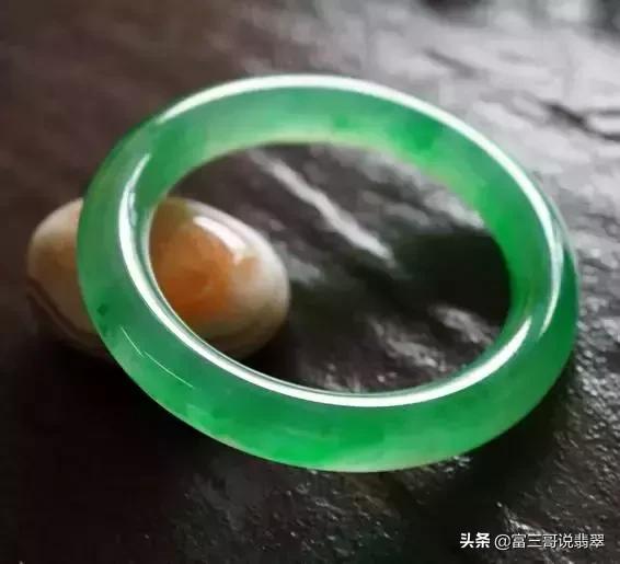 行家详解翡翠上蜡和浸蜡的问题，这两种情况可不能混为一谈