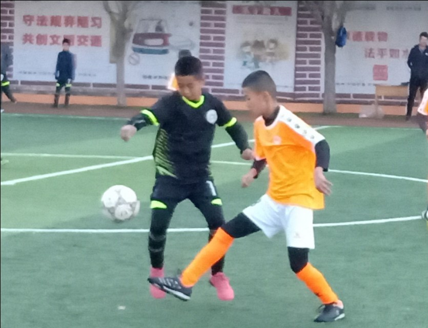 乌鲁木齐小学足球大胜日韩比赛,乌鲁木齐第81中学足球比赛视频
