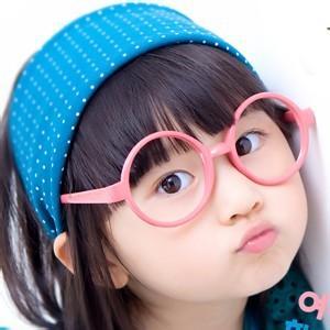 三四个月的小孩有点斗鸡眼怎么办,宝宝七个月斗鸡眼怎么干预